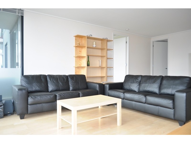 REF 21464/99 Whiteman Street, Southbank VIC 3006