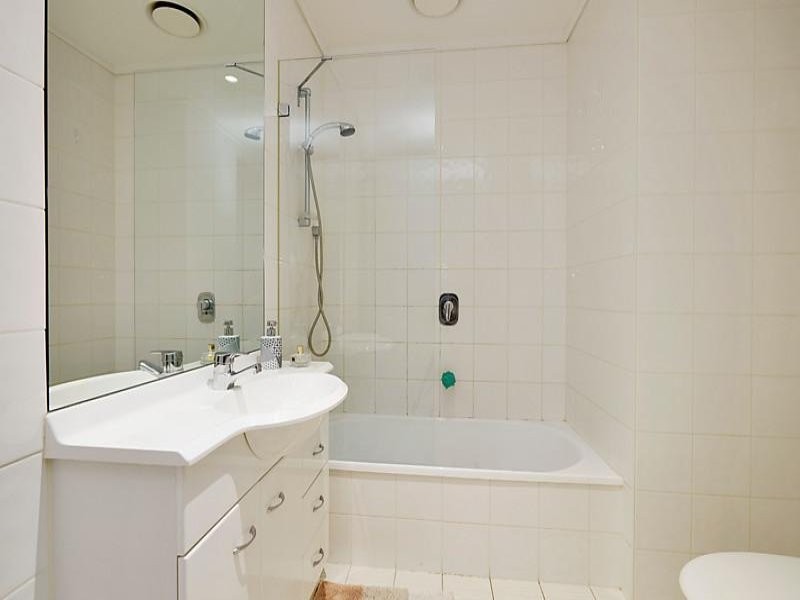 REF 21475/99 Whiteman Street, Southbank VIC 3006