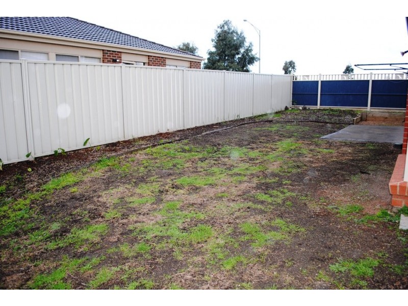 3 Muros Close, Point Cook VIC 3030