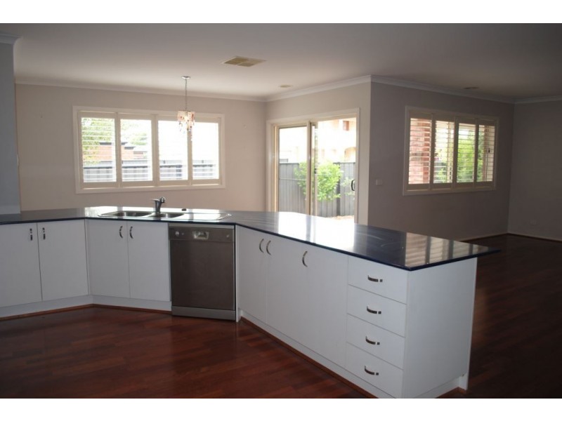 17 Bronhill Vista, Point Cook VIC 3030