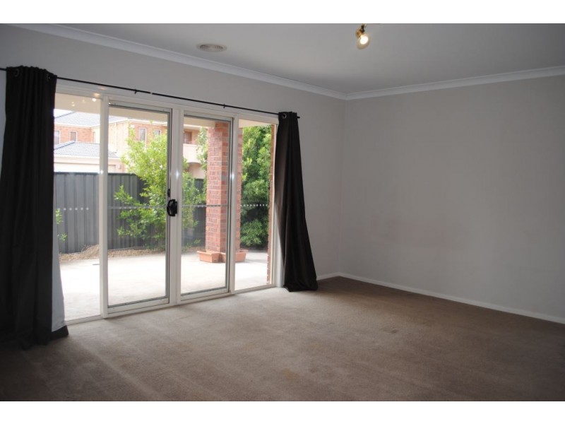 17 Bronhill Vista, Point Cook VIC 3030