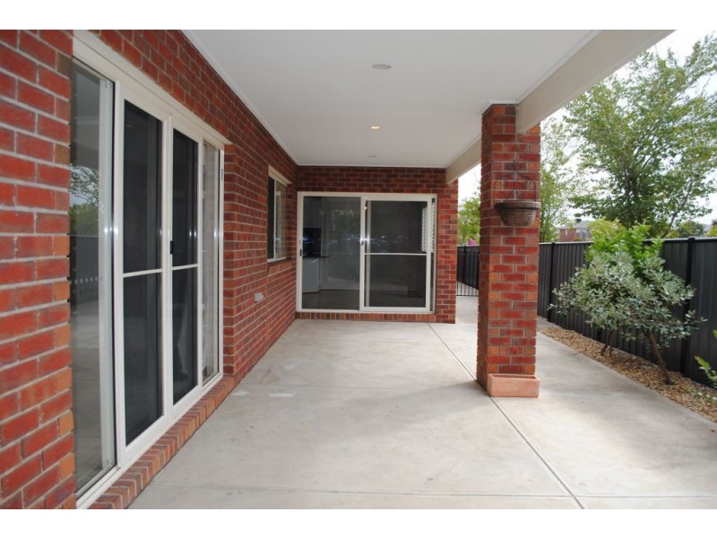 17 Bronhill Vista, Point Cook VIC 3030