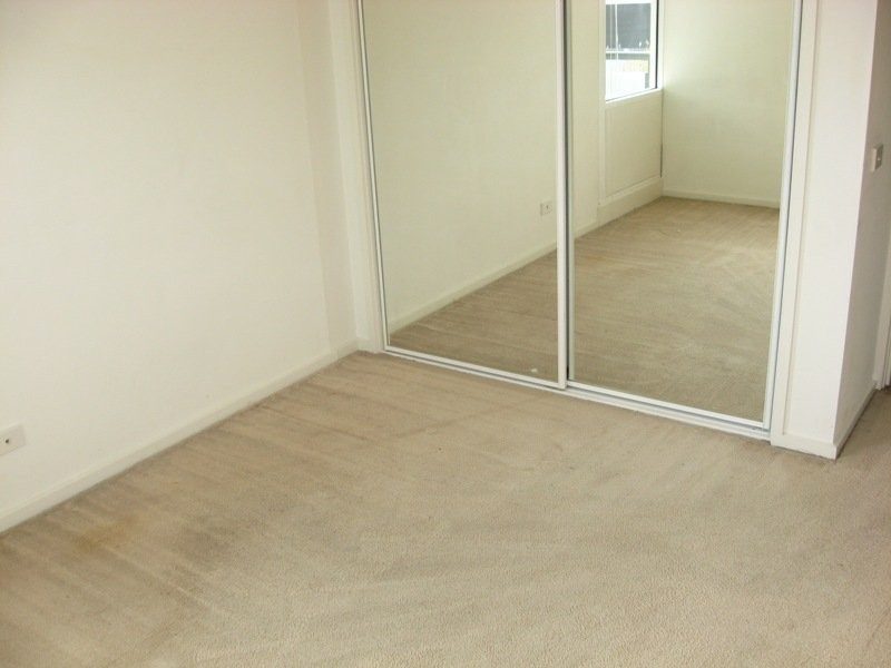 REF 21504/79 Whiteman Street, Southbank VIC 3006