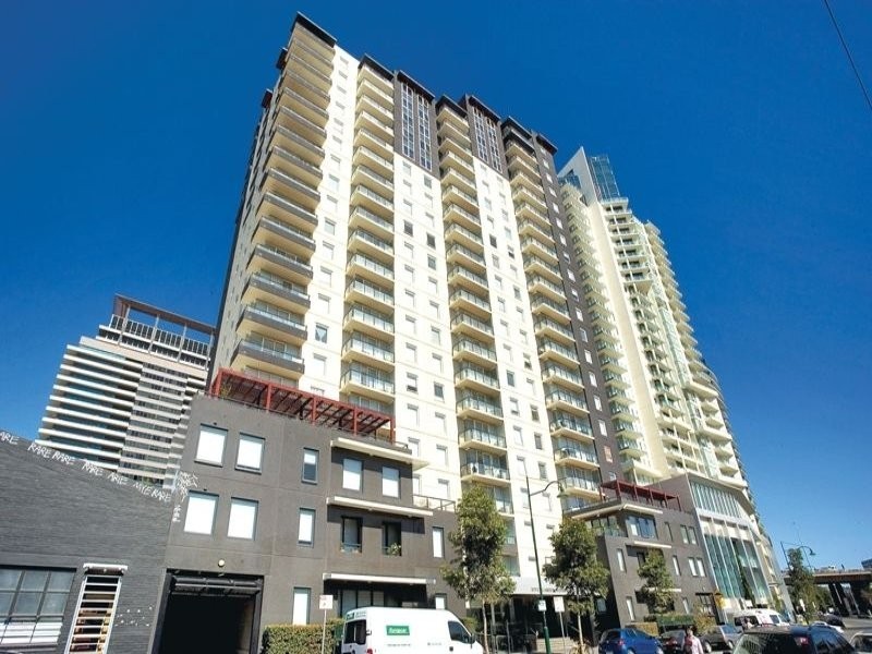 REF 21504/79 Whiteman Street, Southbank VIC 3006