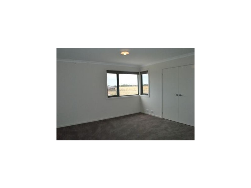 19 Chapel Street, Point Cook VIC 3030