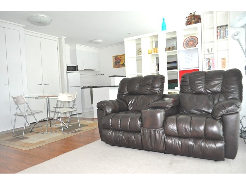 2/99 Whiteman Street, Southbank VIC 3006