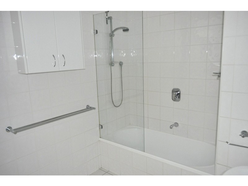 2/99 Whiteman Street, Southbank VIC 3006