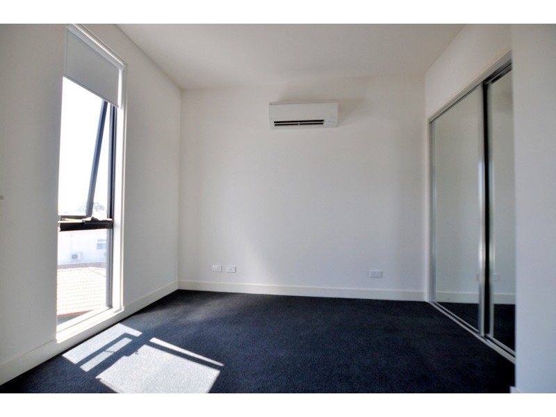 4 Cirque Drive, Footscray VIC 3011
