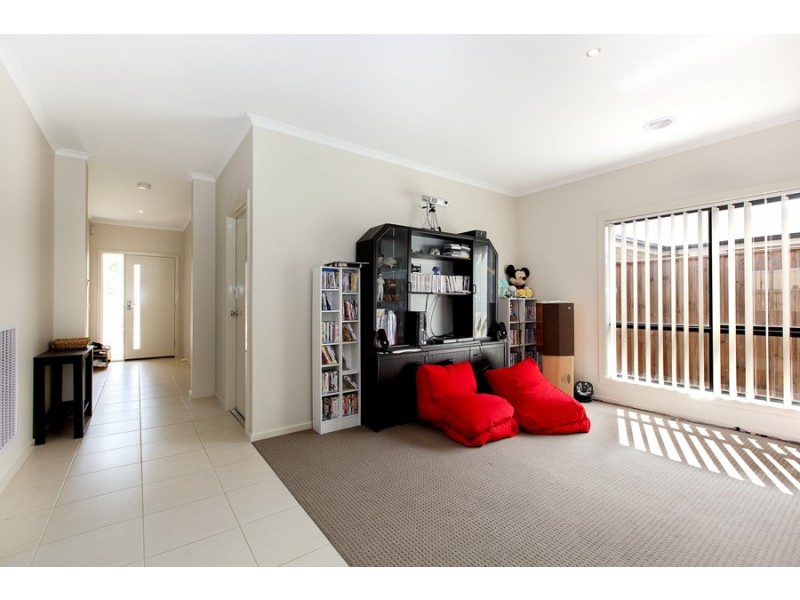 16 Royal Circuit, Point Cook VIC 3030