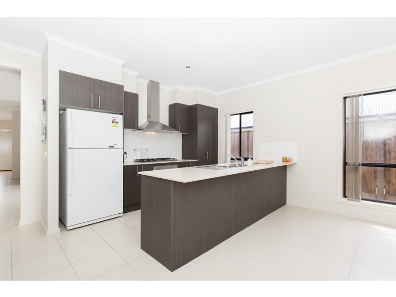 16 Royal Circuit, Point Cook VIC 3030