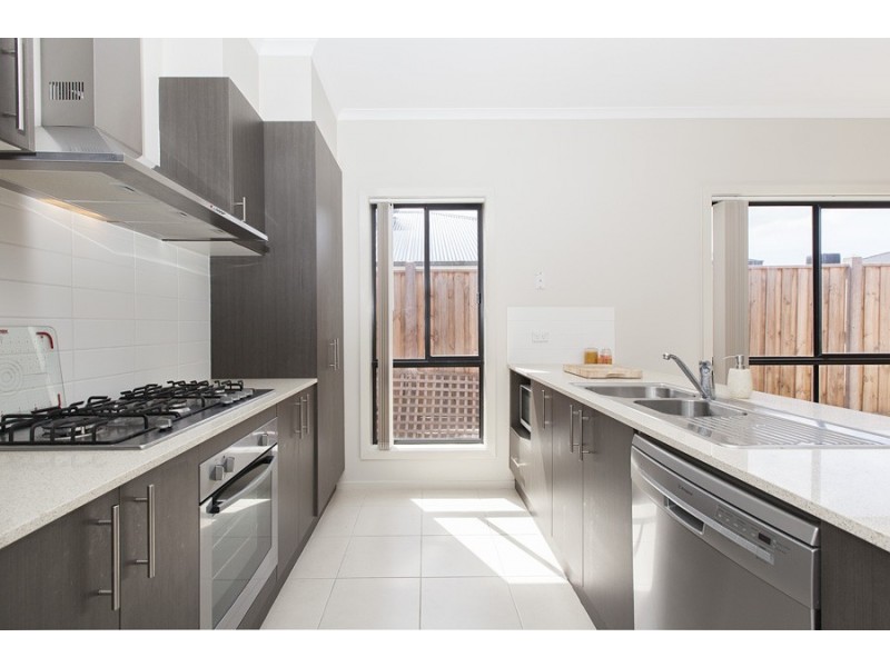 16 Royal Circuit, Point Cook VIC 3030