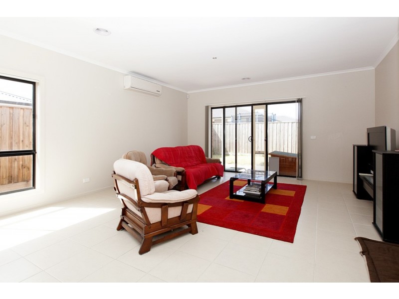 16 Royal Circuit, Point Cook VIC 3030