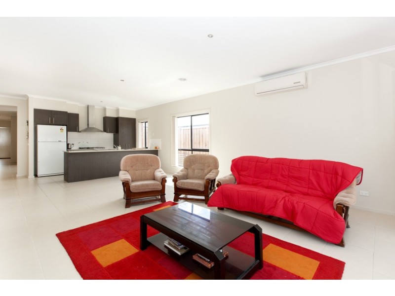 16 Royal Circuit, Point Cook VIC 3030