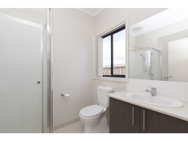 16 Royal Circuit, Point Cook VIC 3030