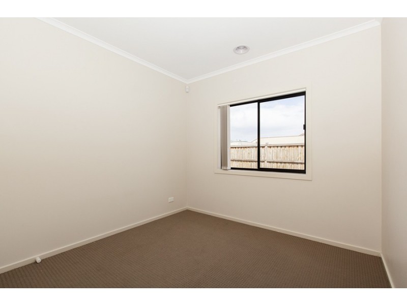 16 Royal Circuit, Point Cook VIC 3030