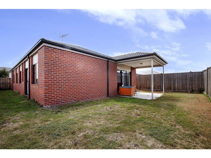 16 Royal Circuit, Point Cook VIC 3030