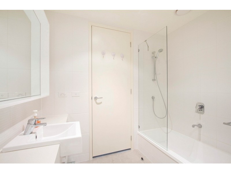 REF 21534/180 City Road, Southbank VIC 3006