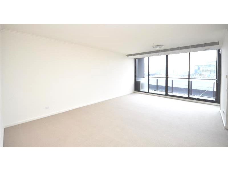 REF 21537/63 Whiteman Street, Southbank VIC 3006