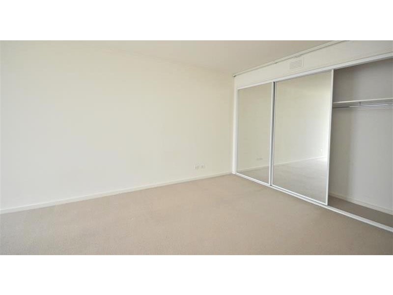 REF 21537/63 Whiteman Street, Southbank VIC 3006