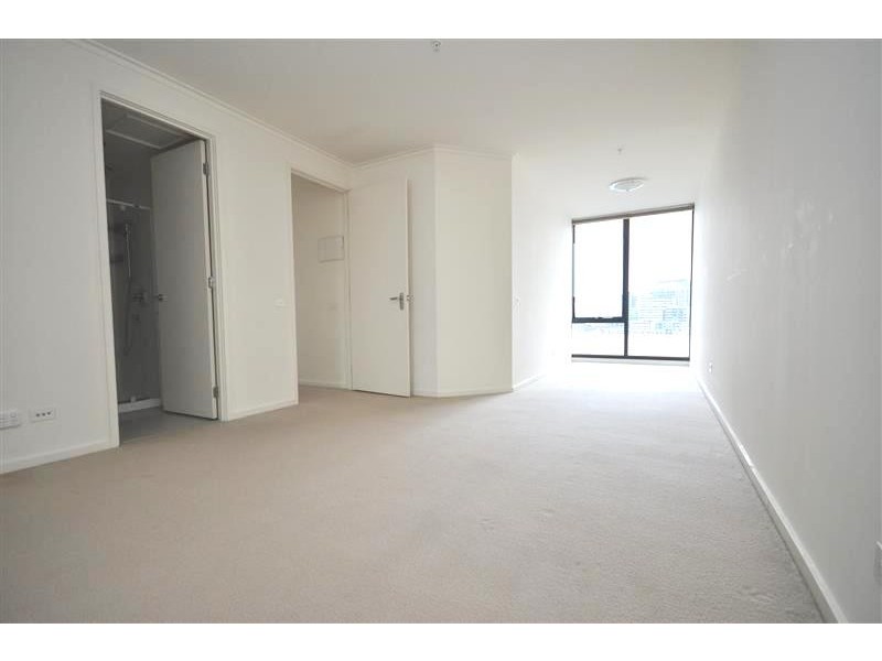 REF 21537/63 Whiteman Street, Southbank VIC 3006