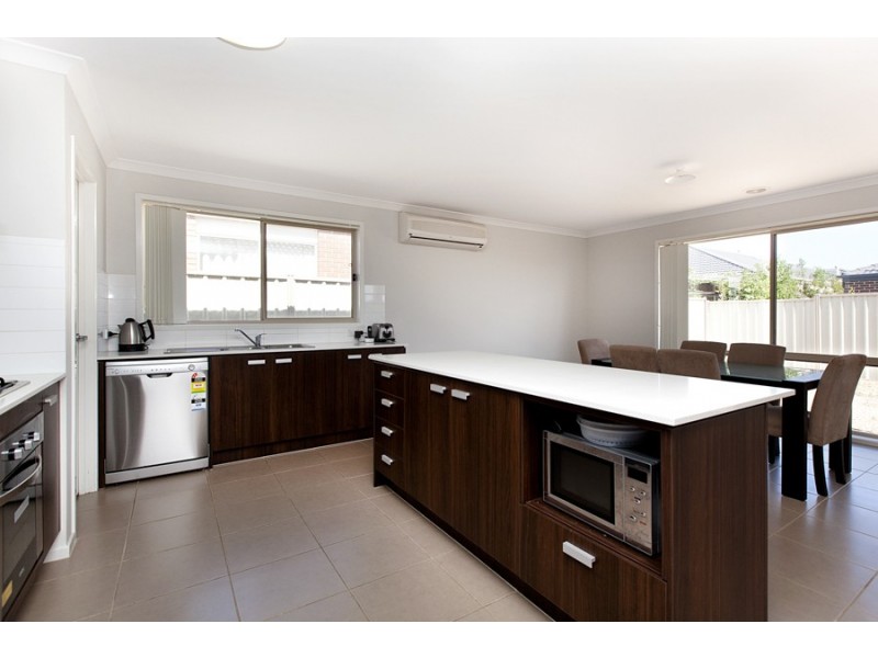 8 Corinna Avenue, Truganina VIC 3029