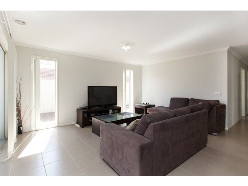 8 Corinna Avenue, Truganina VIC 3029