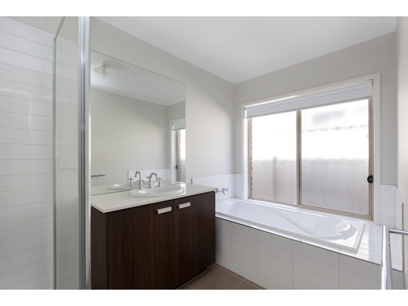 8 Corinna Avenue, Truganina VIC 3029