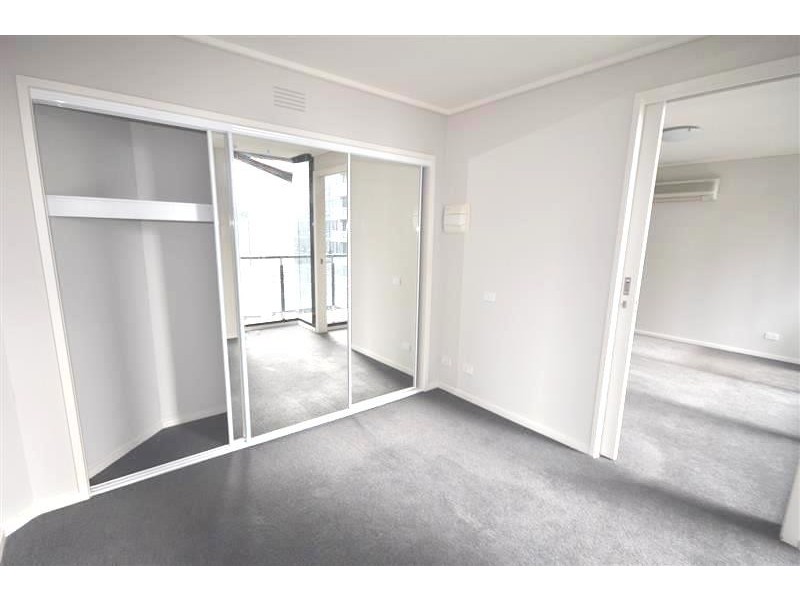 REF 21558/100 Kavanagh Street, Southbank VIC 3006