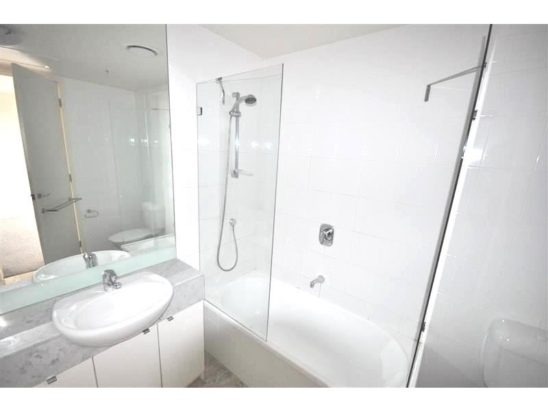 REF 21558/100 Kavanagh Street, Southbank VIC 3006