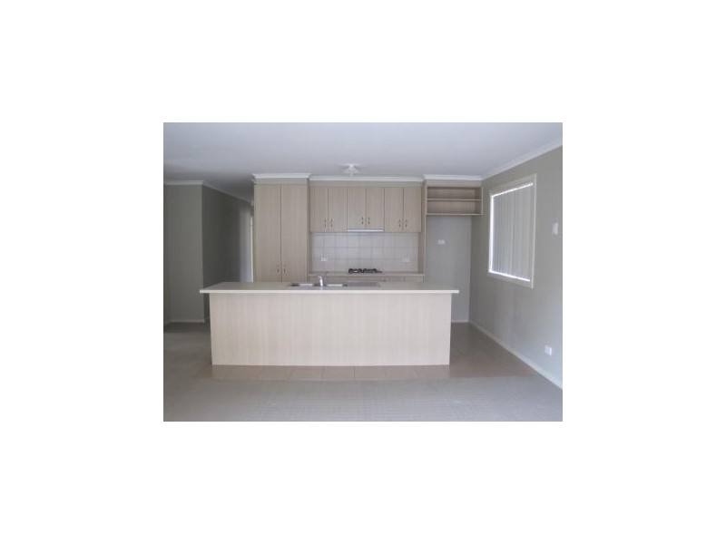 8 Mallard Close, Williams Landing VIC 3027