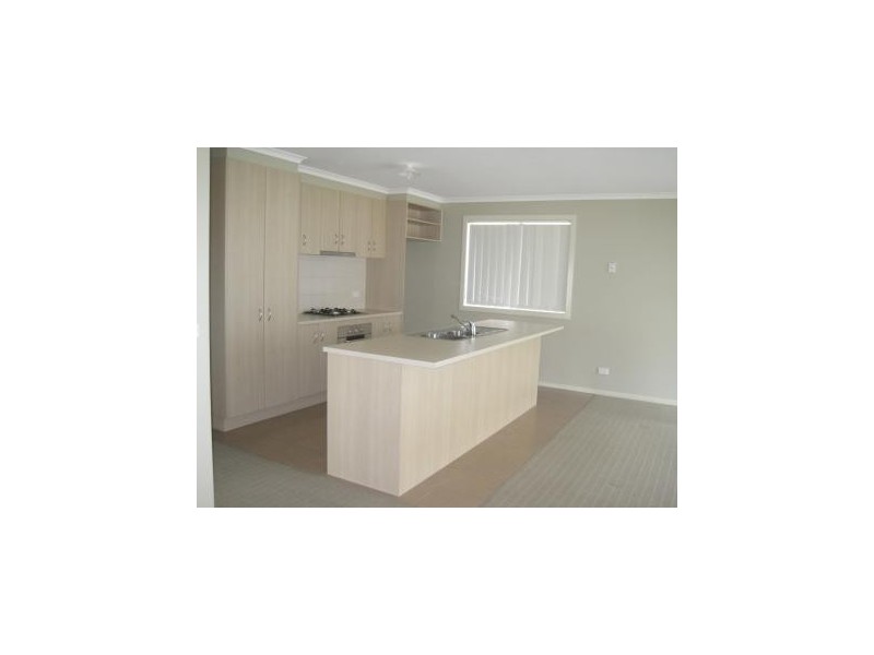 8 Mallard Close, Williams Landing VIC 3027