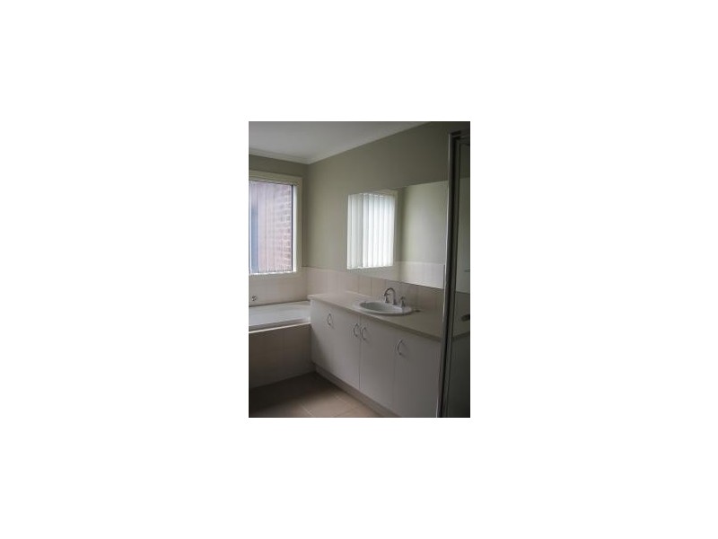 8 Mallard Close, Williams Landing VIC 3027