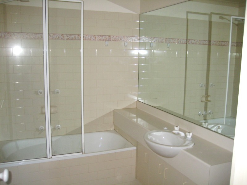 REF 21562/102 Wells Street, Southbank VIC 3006