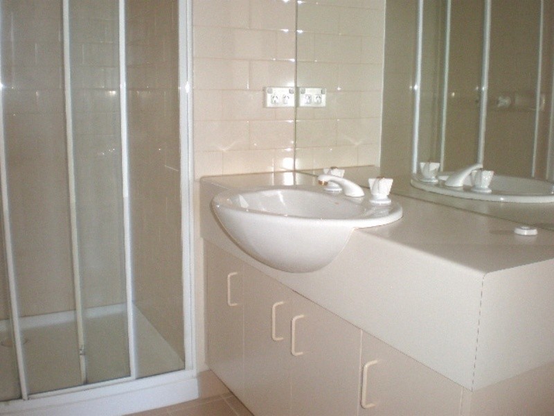 REF 21562/102 Wells Street, Southbank VIC 3006