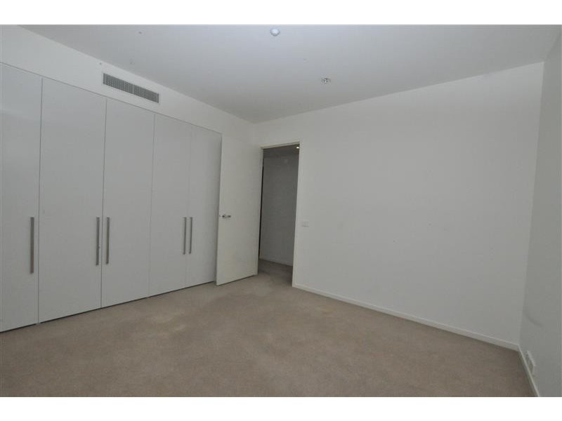 2402/7 Riverside Quay, Southbank VIC 3006