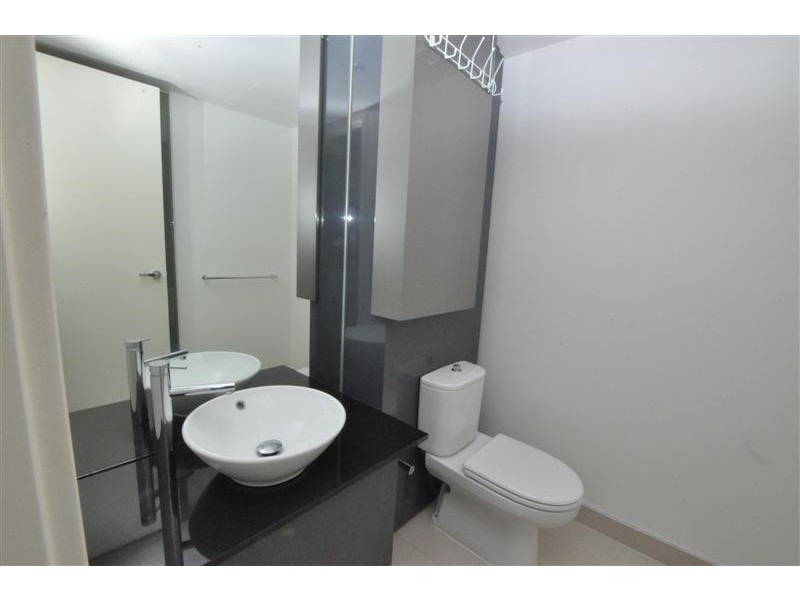 2402/7 Riverside Quay, Southbank VIC 3006