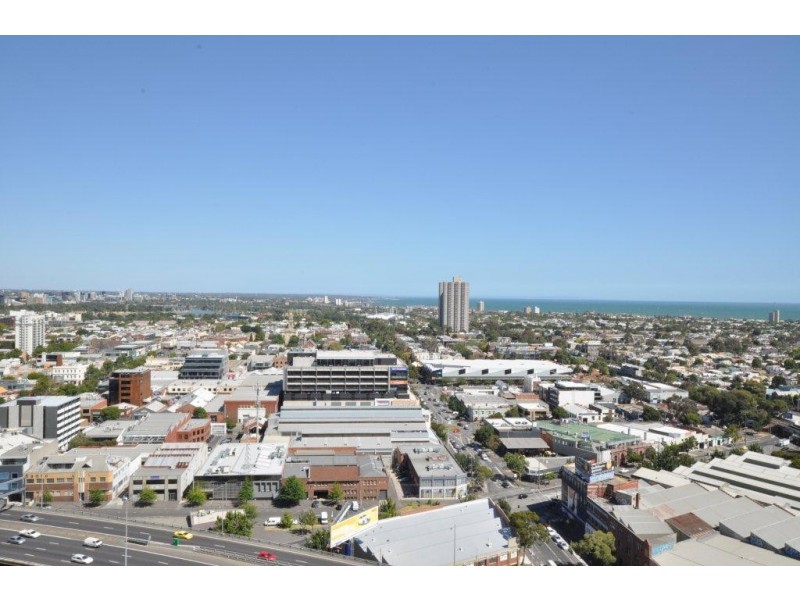 REF 21568/83 Whiteman Street, Southbank VIC 3006