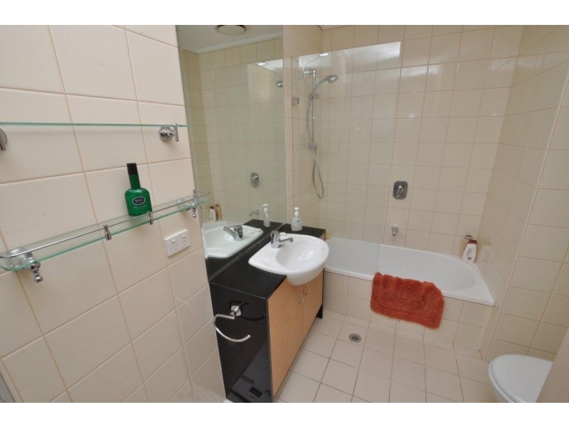 REF 21568/83 Whiteman Street, Southbank VIC 3006