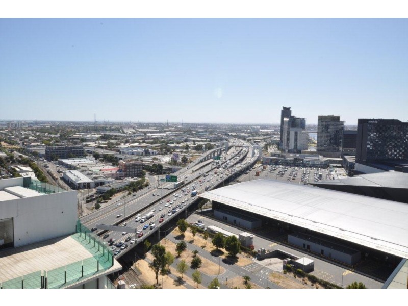 REF 21568/83 Whiteman Street, Southbank VIC 3006