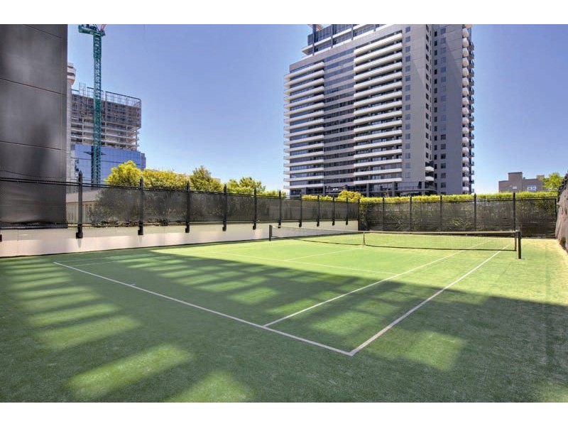 REF 21568/83 Whiteman Street, Southbank VIC 3006