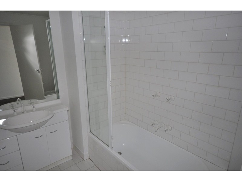 REF 21572/148 Wells Street, South Melbourne VIC 3205