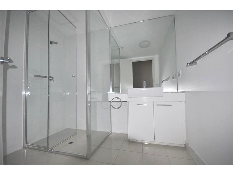 3301/100 Harbour Esplanade, Docklands VIC 3008