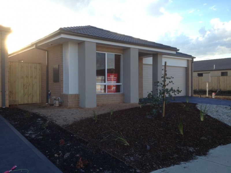 16 Casino Parade, Point Cook VIC 3030