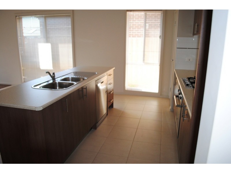 12 Umbrella Way, Point Cook VIC 3030