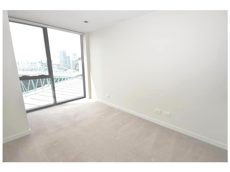 2210B/100 Harbour Esplanade, Docklands VIC 3008