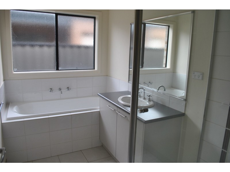 4 Sumac Close, Point Cook VIC 3030