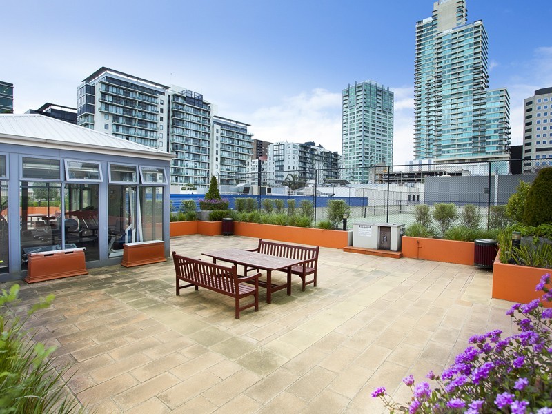 REF 21622/88 Park Street, South Melbourne VIC 3205