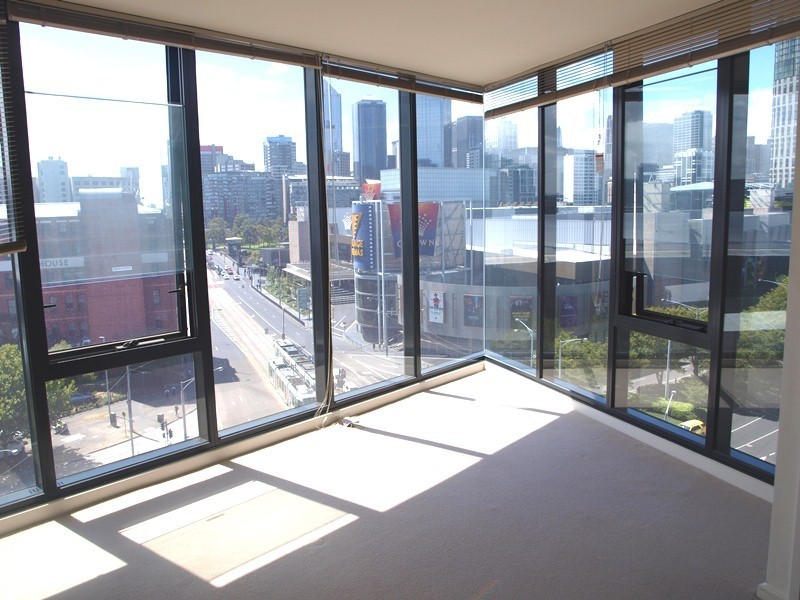 REF 21516/63 Whiteman Street, Southbank VIC 3006