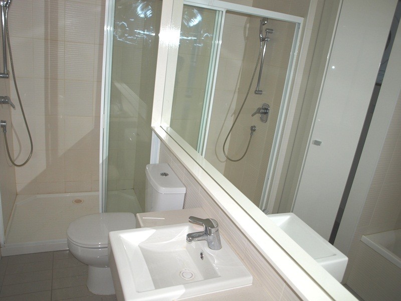 REF 21516/63 Whiteman Street, Southbank VIC 3006