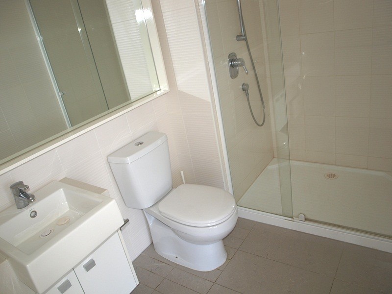 REF 21516/63 Whiteman Street, Southbank VIC 3006